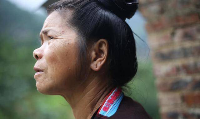 曾被印在第4套人民币上的少数民族女子，现如今怎么样？