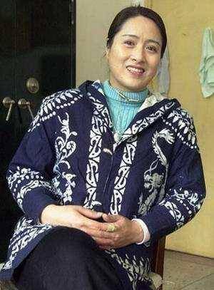 印在1980版贰角人民币上的两位少数民族女孩，她们后来怎么样了？