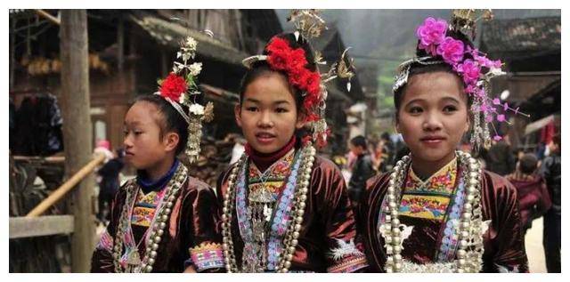 44年前，因长得太美被印上人民币，如今60岁的她怎么样了？