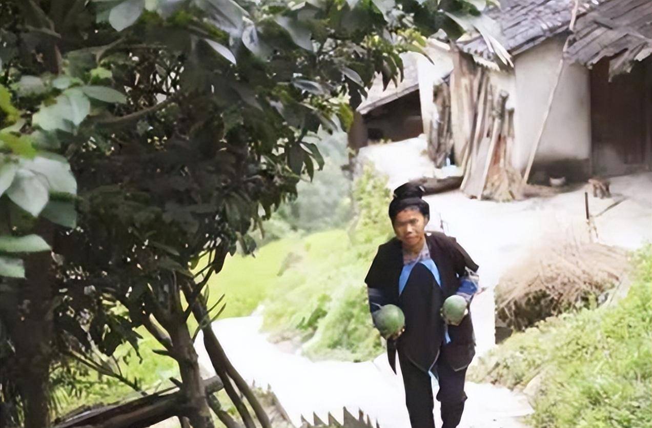 原创侗族少女石奶引：因长相漂亮被印在1元人民币上，后来过得怎么样