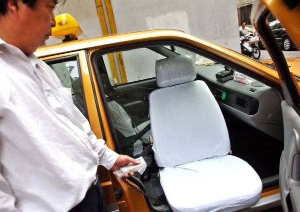 上海阿姨心里苦：我老公无法站立，还被无情拒绝！本市街头已有200辆，但预约难、门槛高