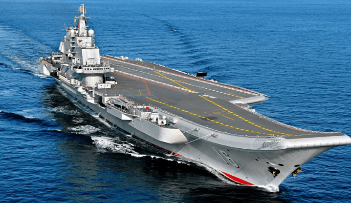 12小时内，三大海域禁航，中美航母紧急出动，赖清德踩着红线离台