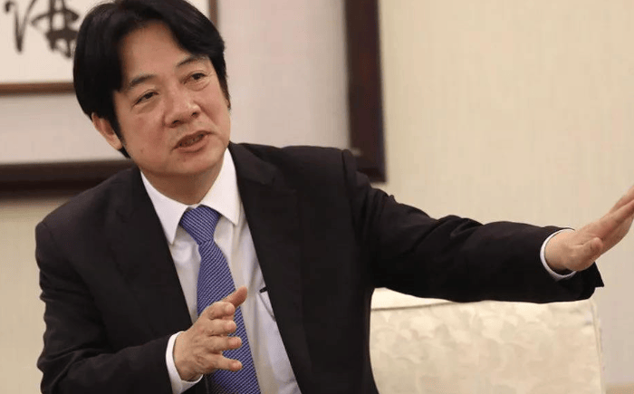 12小时内，三大海域禁航，中美航母紧急出动，赖清德踩着红线离台