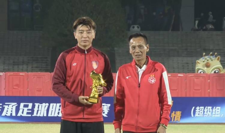 老甲A超级组颁奖：四川、广州、辽宁获冠亚季军，杨旭最佳射手