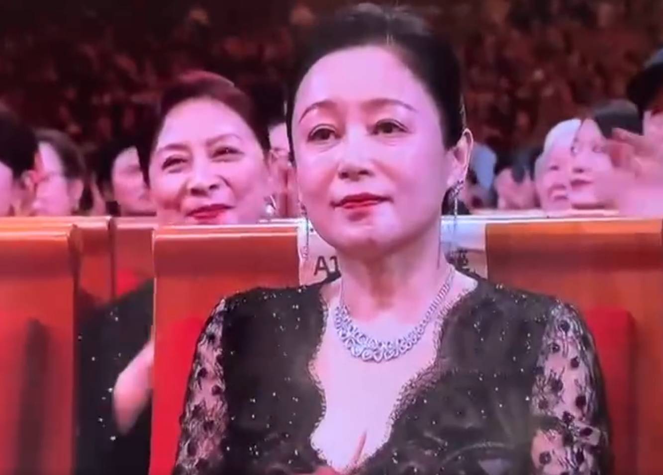 陈凯歌获金鸡奖最佳导演 感谢爱人陈红带领制片团队完成重任