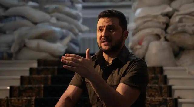 凌晨1点！俄三线大军齐出动，11种导弹袭击，宛如核爆现场