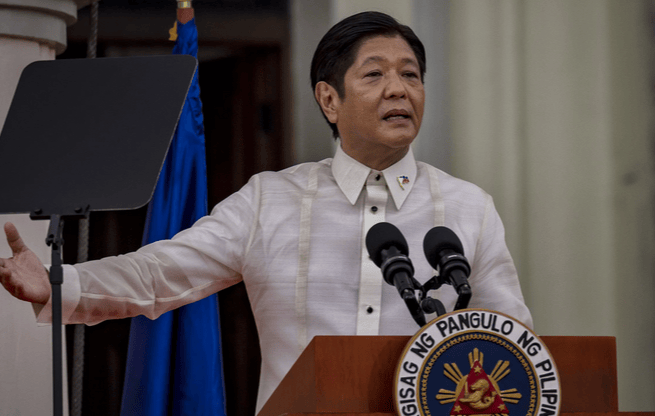 意料之中！惨遭入狱的杜特尔特，最后悔的，就是曾经帮了马科斯一把