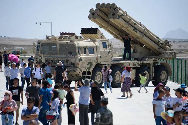 解放军军车开到了埃及？白宫气得想骂人：中国太不像话了