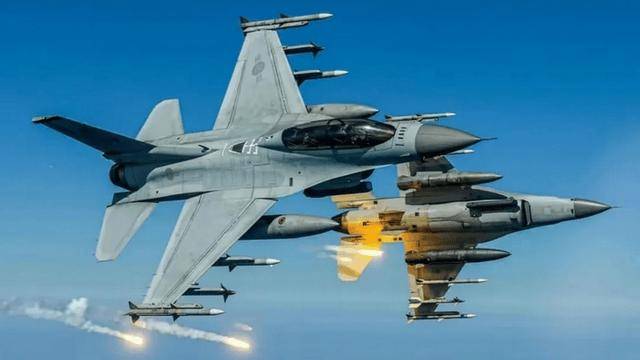 120枚导弹全面冲过边境，俄报复性轰炸，乌军被迫使出看家本领