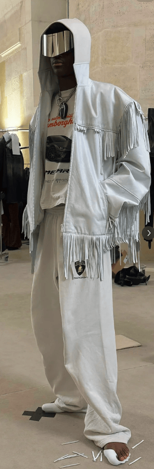 巴黎世家这鞋要卖1万多？网友看傻：确定不是鞋垫？