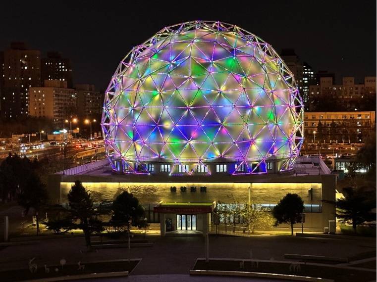 北京三环边上的白色大“圆球”，变身啦！