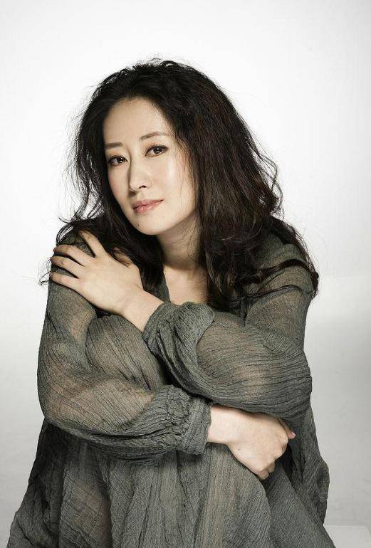 47岁刘敏涛提出离婚，丈夫哈哈大笑，直言离开我，你连饭都吃不上