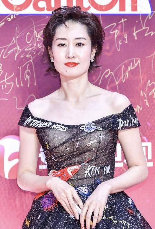 47岁刘敏涛提出离婚，丈夫哈哈大笑，直言离开我，你连饭都吃不上