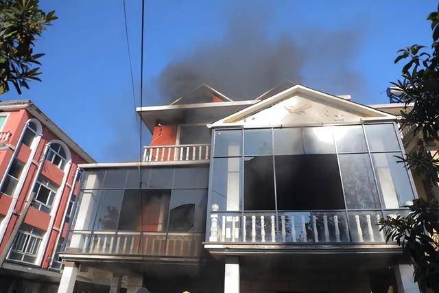 18秒飙到900℃！杭州人赶紧自查：不准入户！不准入户！不准入户！