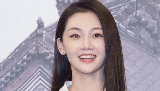 苗苗断舍离5袋衣服，用一整个大房间作衣帽间，好像服装批发市场