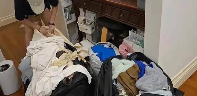 苗苗断舍离5袋衣服，用一整个大房间作衣帽间，好像服装批发市场