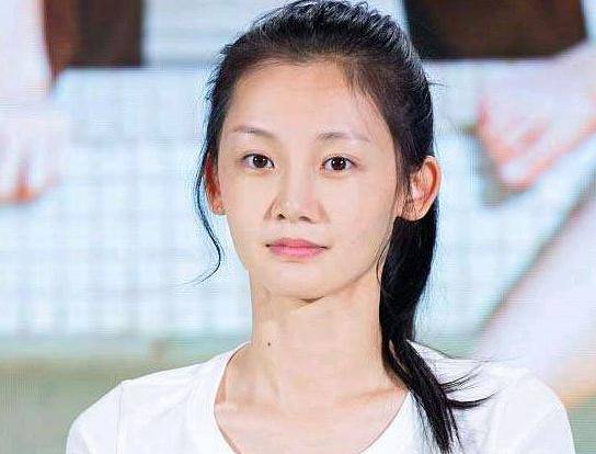 苗苗断舍离5袋衣服，用一整个大房间作衣帽间，好像服装批发市场