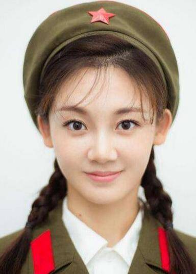 苗苗断舍离5袋衣服，用一整个大房间作衣帽间，好像服装批发市场