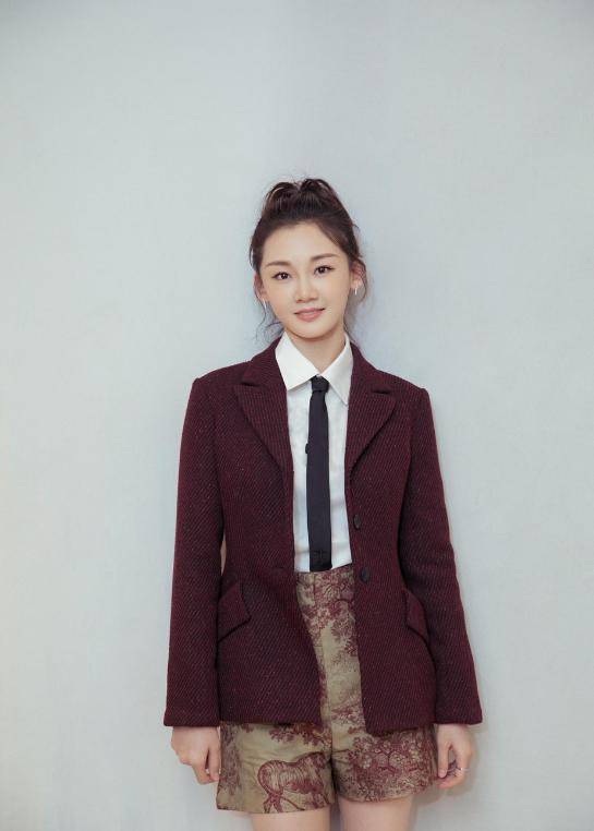 苗苗断舍离5袋衣服，用一整个大房间作衣帽间，好像服装批发市场