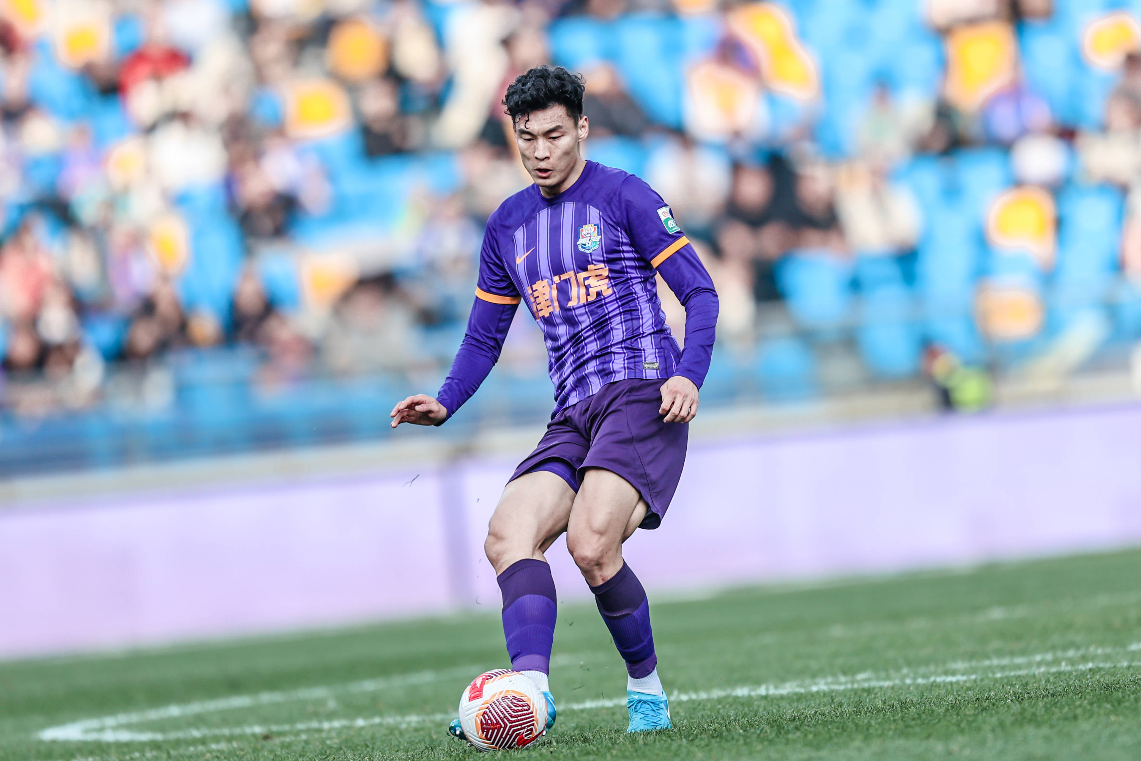 中超转会风向标：海港首笔签约曝光 成都蓉城将签两大国脚