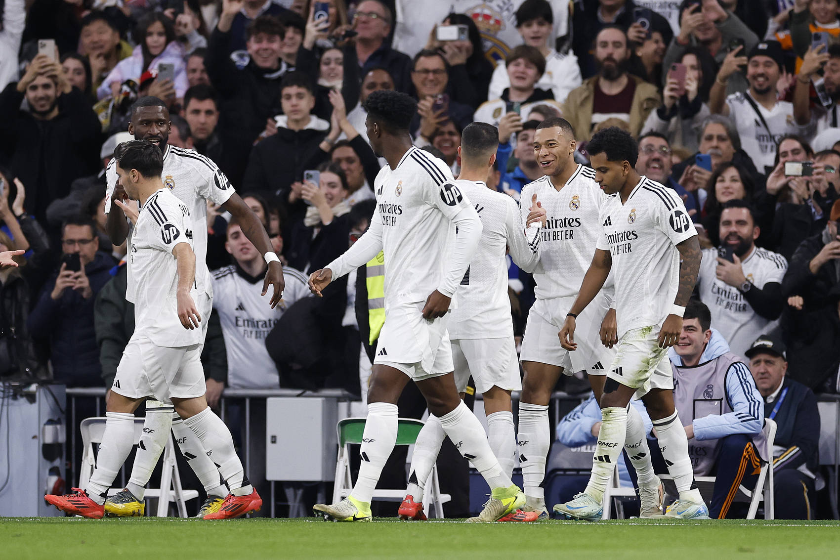 西甲-姆巴佩传射+世界波 皇马4-2塞维利亚升至第二