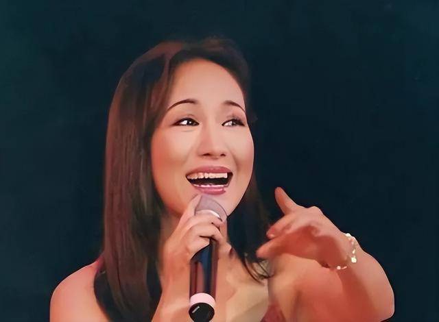 原来早已退出中国籍？被老外“玩腻就丢掉”的郑绪岚，却回国捞金