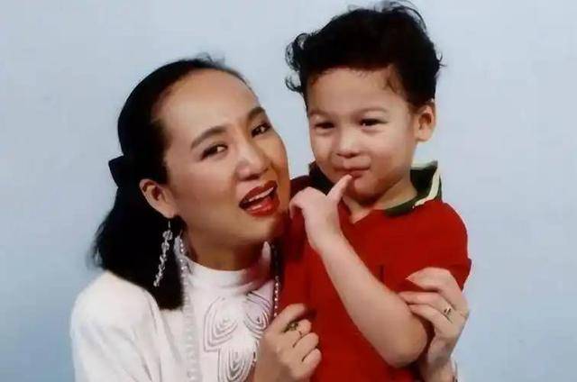 原来早已退出中国籍？被老外“玩腻就丢掉”的郑绪岚，却回国捞金