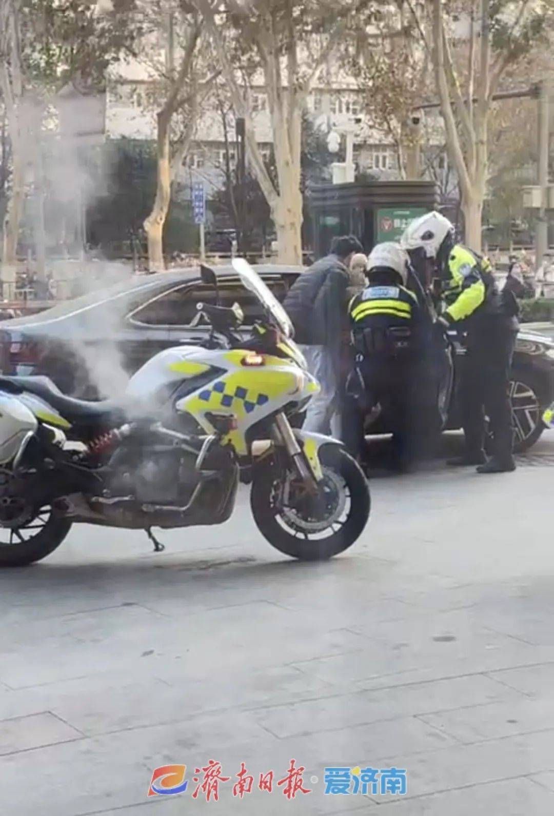 下午3点多，济南街头突发，这一幕刷屏了