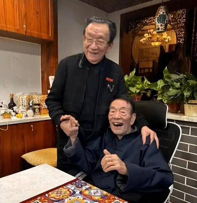 侯耀华直播提代父收徒，要帮杨议解决师承问题，称是父亲生前期望