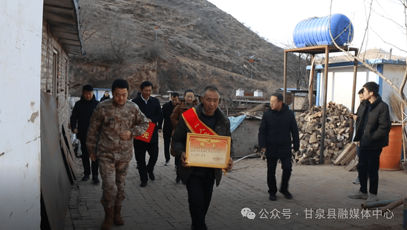 尊崇荣光暖人心！甘泉县为现役军人家庭送喜报