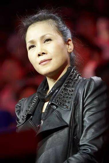 58岁的田震，老公原来是我们熟悉的他，如今两人定居澳洲生活惬意