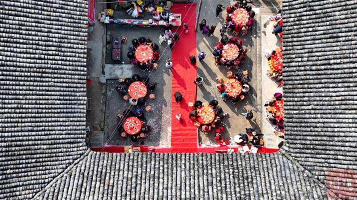 新年第一天四川一老人迎来124岁生日：六世同堂，最爱吃猪油拌饭