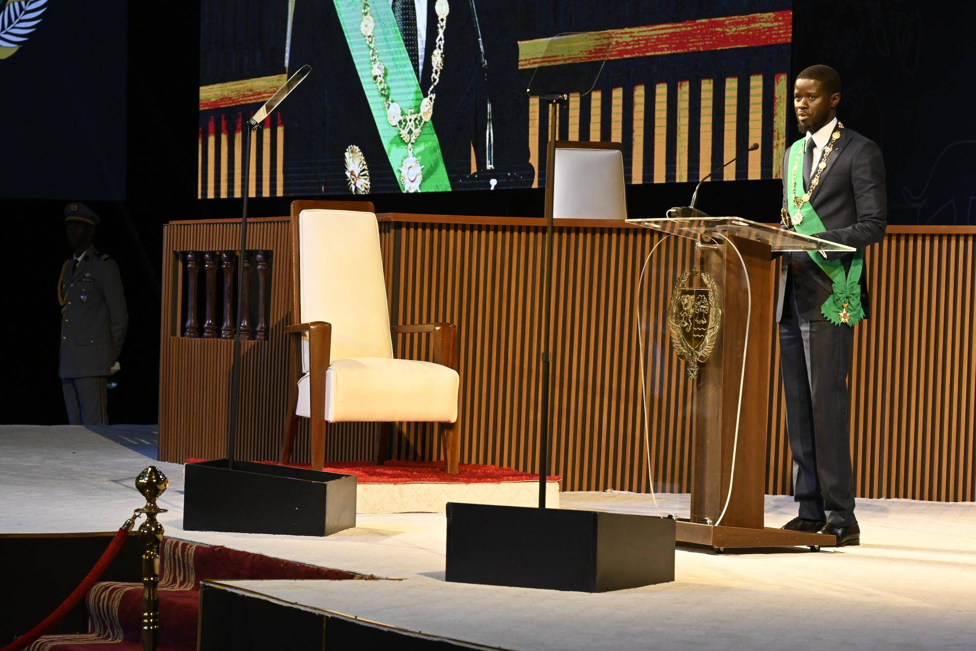 西非两国总统新年要求法国撤军