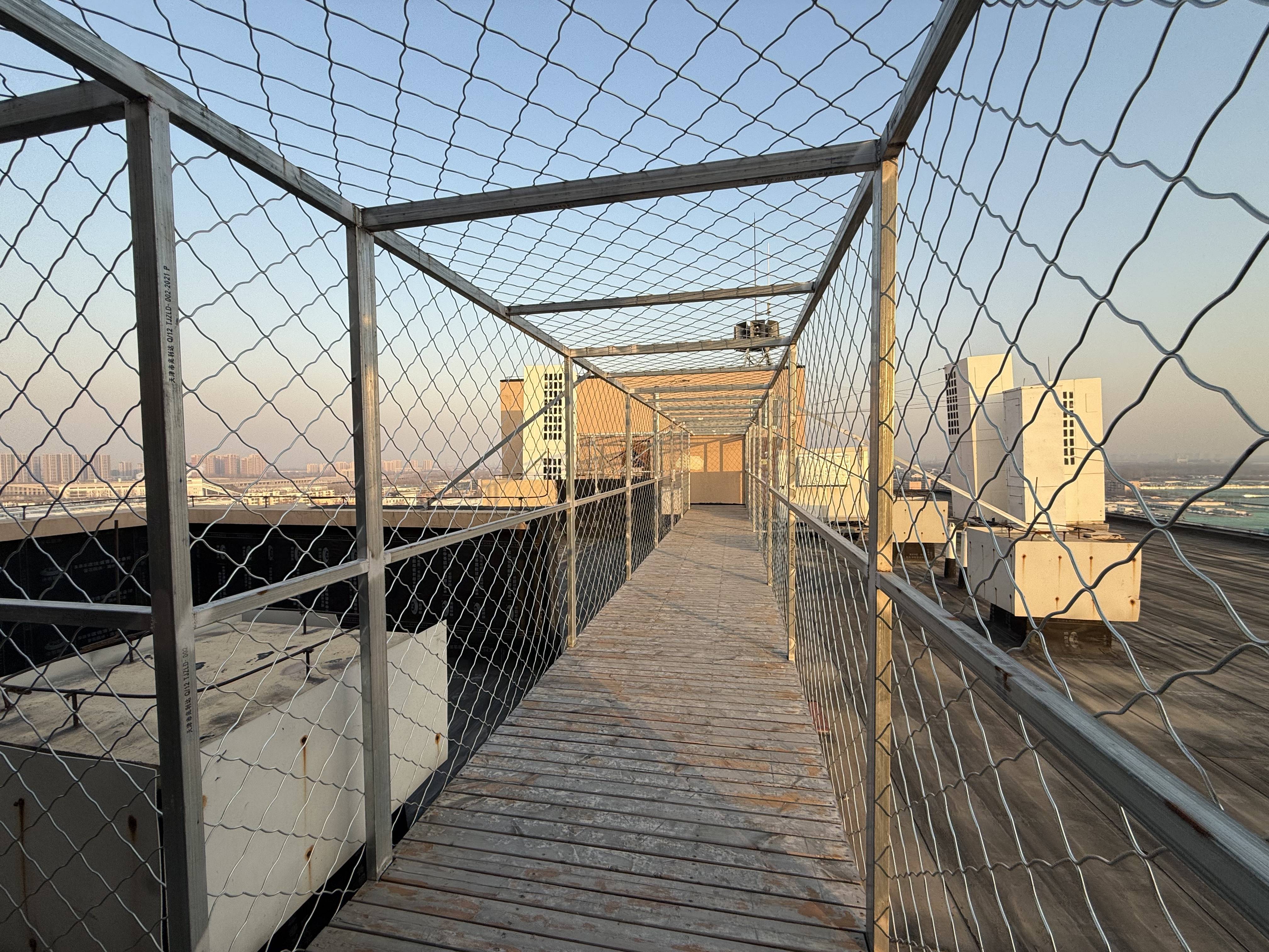 探访北京首例居民自筹换电梯：上岗400天，连保护膜都没舍得撕