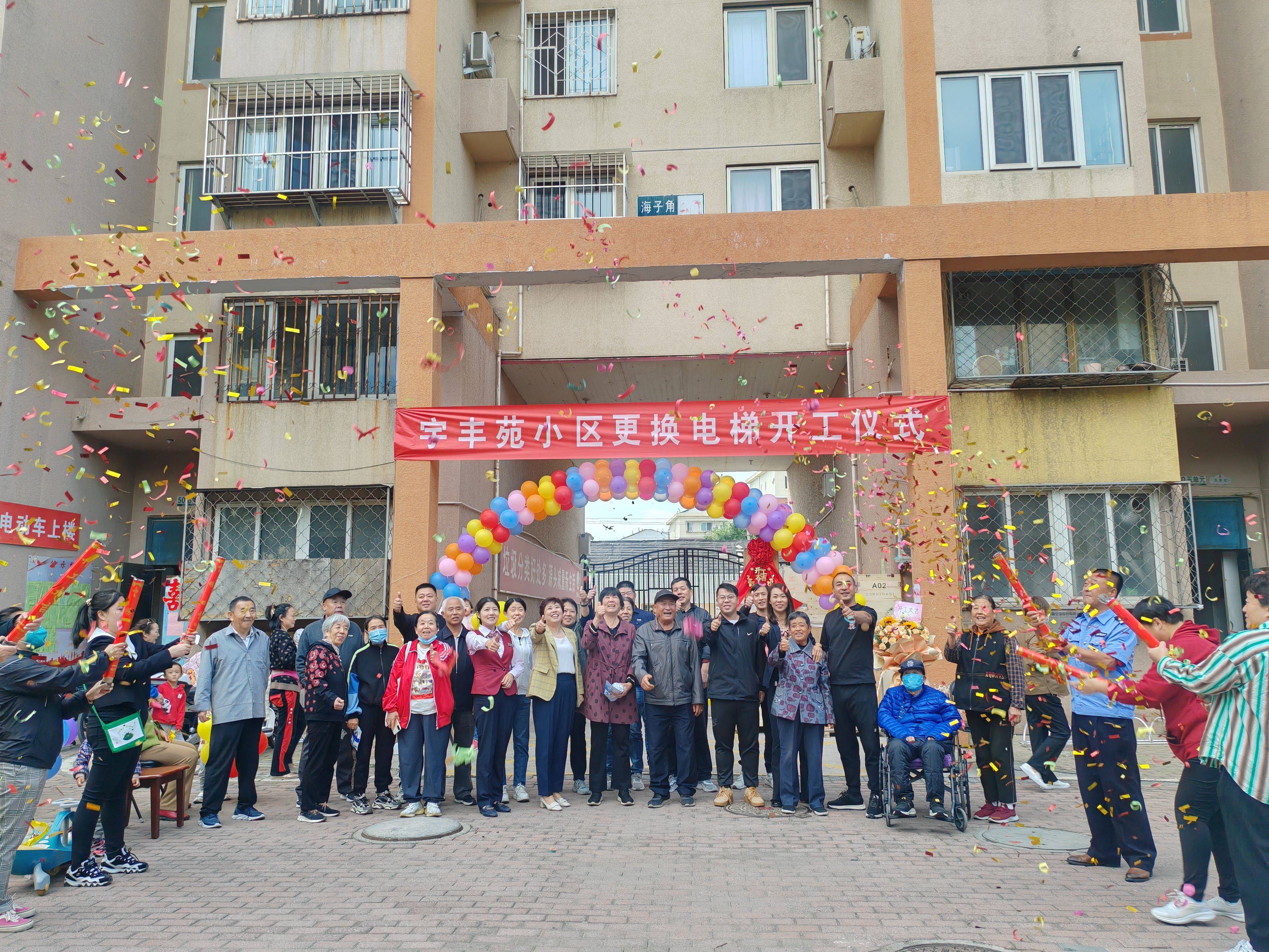 探访北京首例居民自筹换电梯：上岗400天，连保护膜都没舍得撕