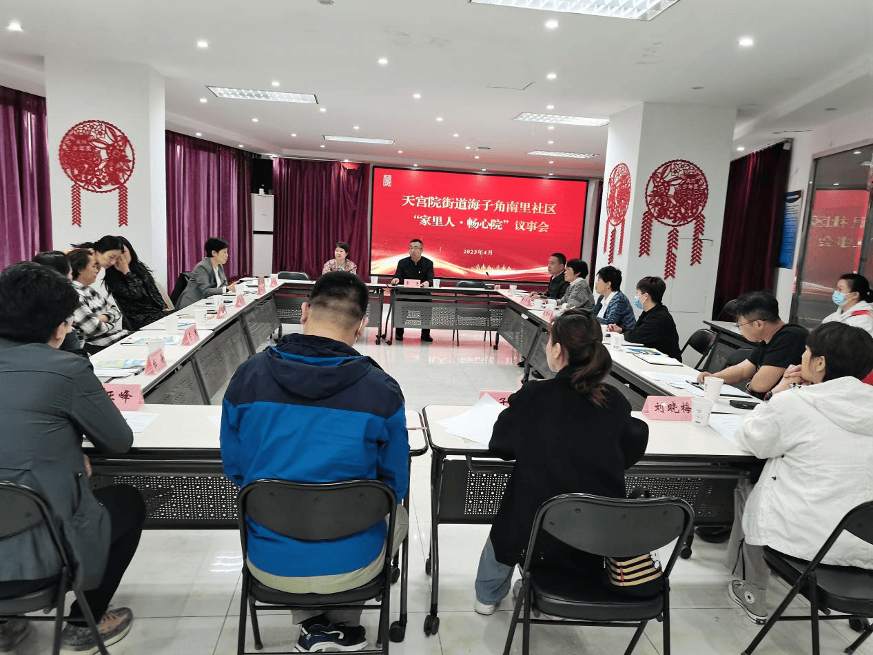 探访北京首例居民自筹换电梯：上岗400天，连保护膜都没舍得撕