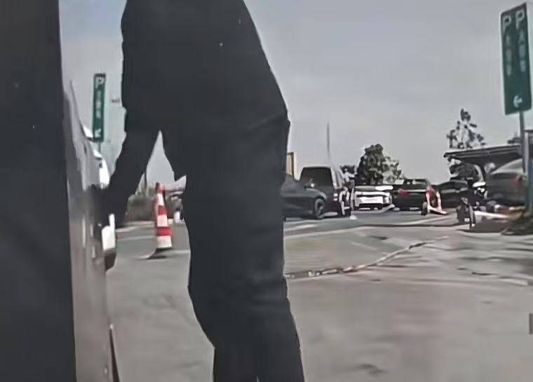 律师分析男子割小米SU7轮胎：若系受他人指使或需共同担责