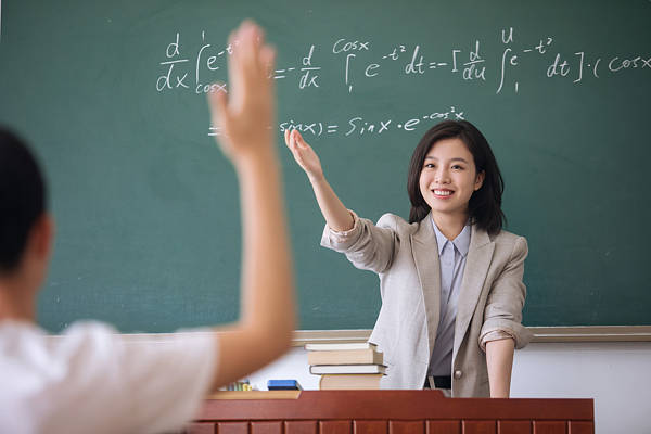 举报高中提前开学补课被回怼，一刀切的政策该调整