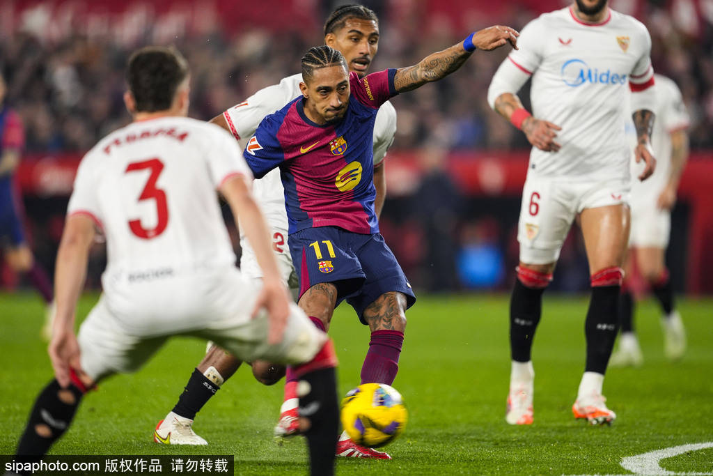西甲-费尔明破门+染红莱万建功 巴萨4-1塞维距榜首2分