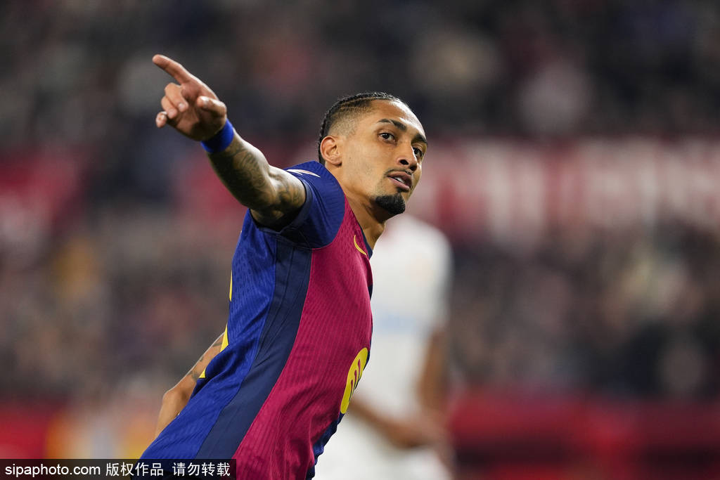 西甲-费尔明破门+染红莱万建功 巴萨4-1塞维距榜首2分