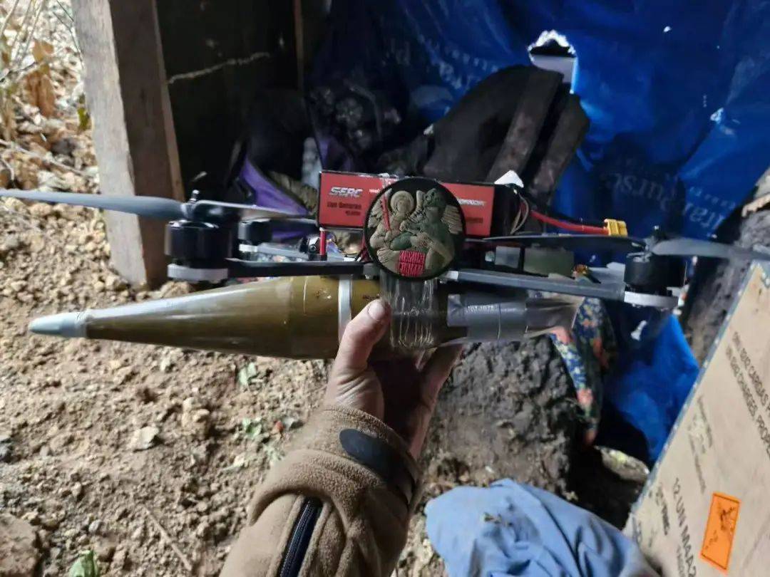 乌克兰军队轮换暴露真相，泽连斯基面临抉择：投降还是继续抵抗，命运齿轮碾压未来？