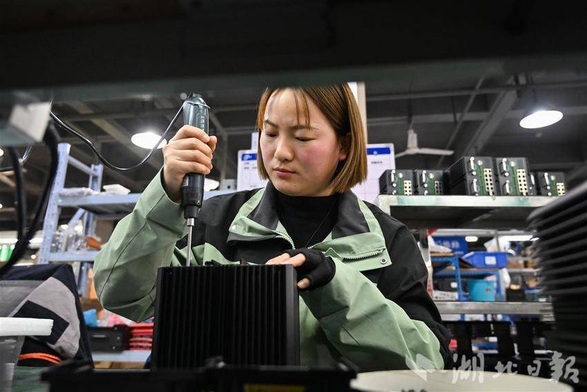 人员全部到岗 订单任务繁重 武汉微创光电复工忙