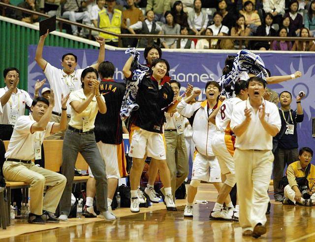 宫鲁鸣接替郑薇担任中国女篮主教练