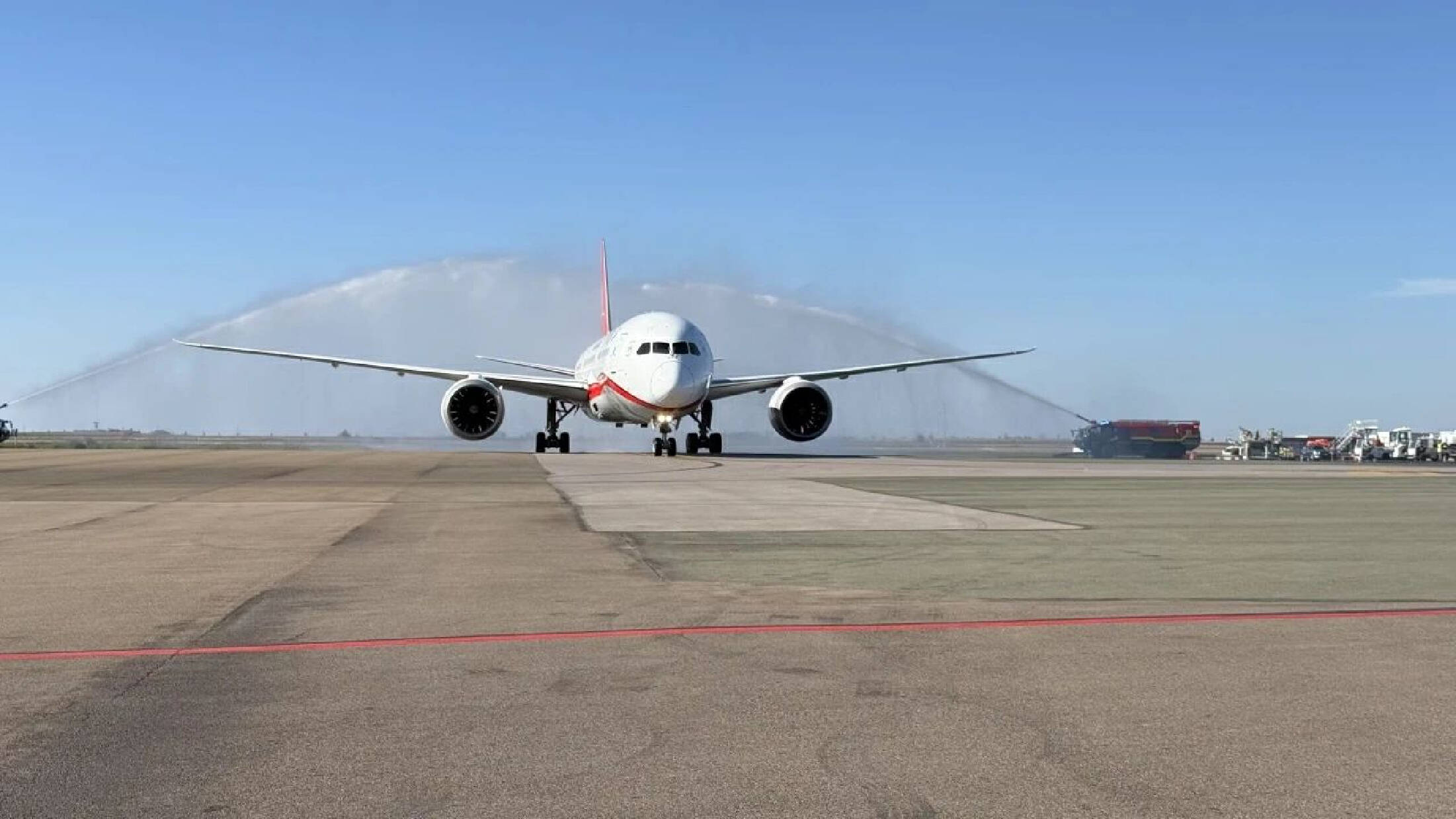 东航89名飞行学员被停飞，航空业震荡明显