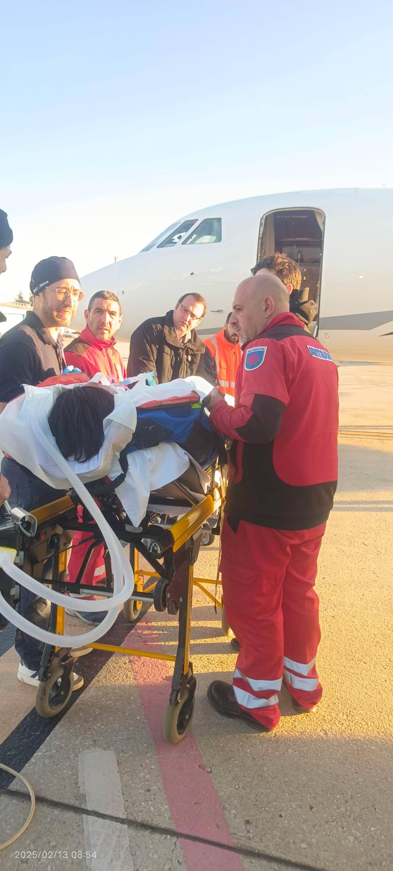 在西班牙脑死亡的国安小将抵京！家属称其情况恶化已就近送医