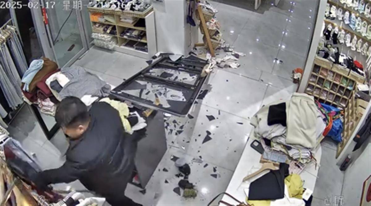 邢台一局长被指酒驾并砸店伤人，当地：已停职，涉事门店为其父母所有