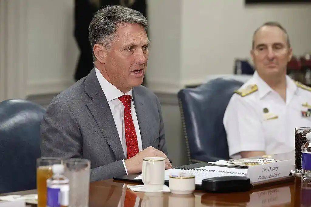 中国海军开启实弹演习，澳大利亚被打脸，今后还敢去南海搅局吗？