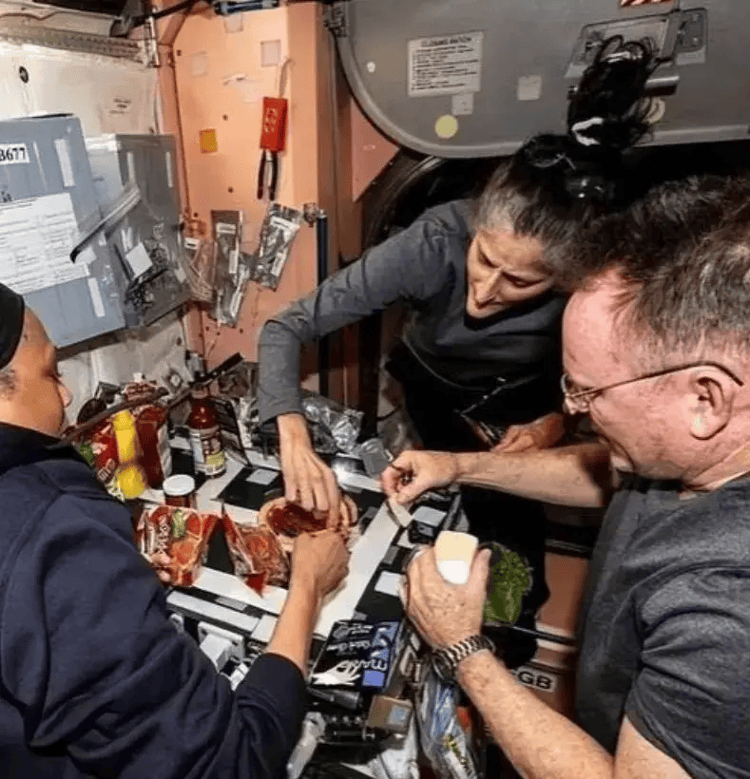 谣言，党争……滞留太空期间他俩经历了什么