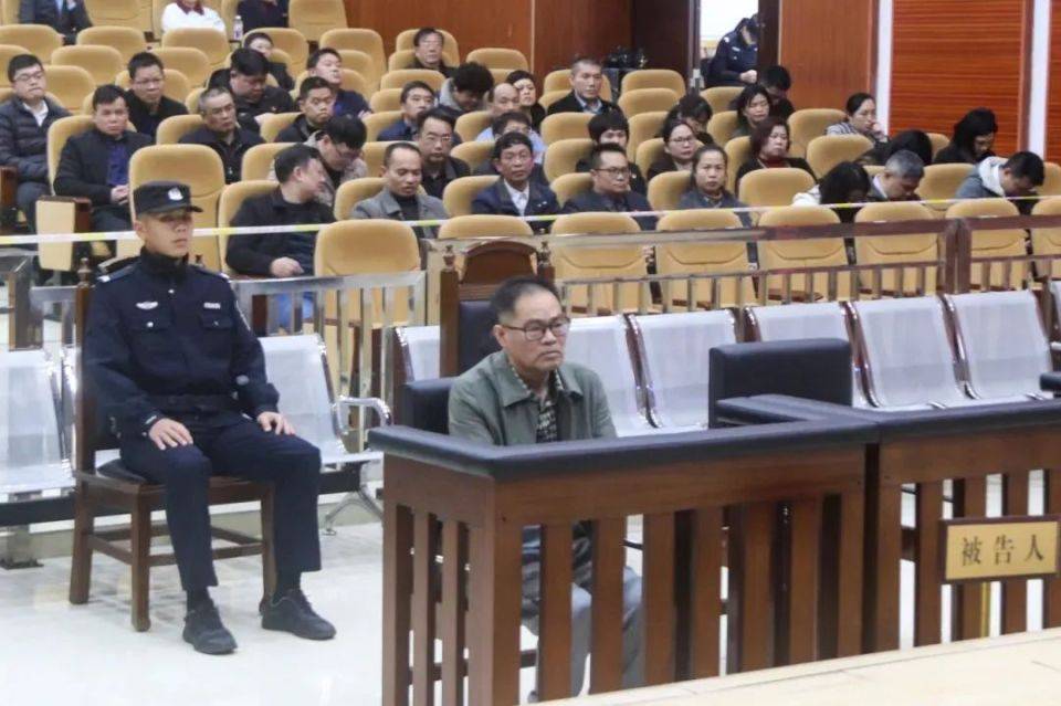 被控受贿2250万余元！靖西市交通运输局原局长文善积出庭受审