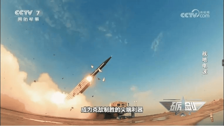 解放军的新利器，与东风导弹配合，岛上装备都是“活靶子”
